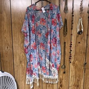 Time and Tru Floral Kimono